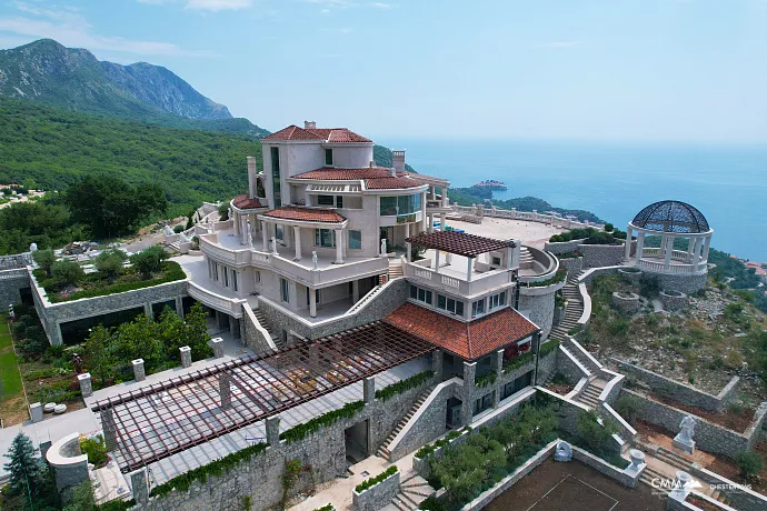 World-Class Coastal Villa – Adriatic Elegance & Privacy