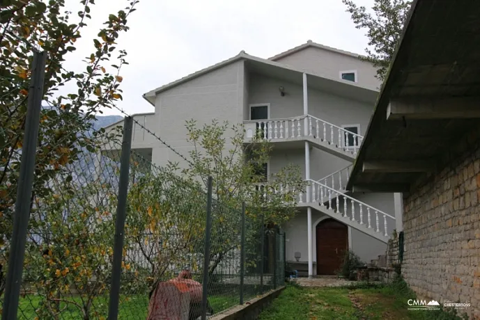 House witn sea view in Kotor