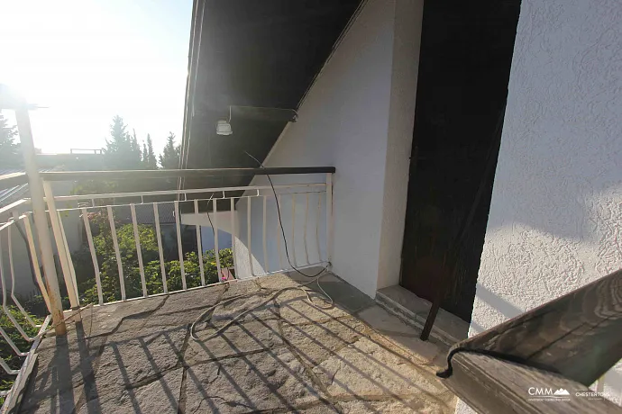 Three-storey house near the sea in Utjeha