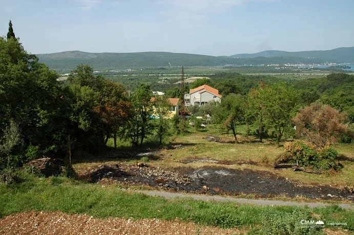 Land in Tivat with sea view