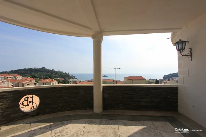 Villa with pool in Petrovac