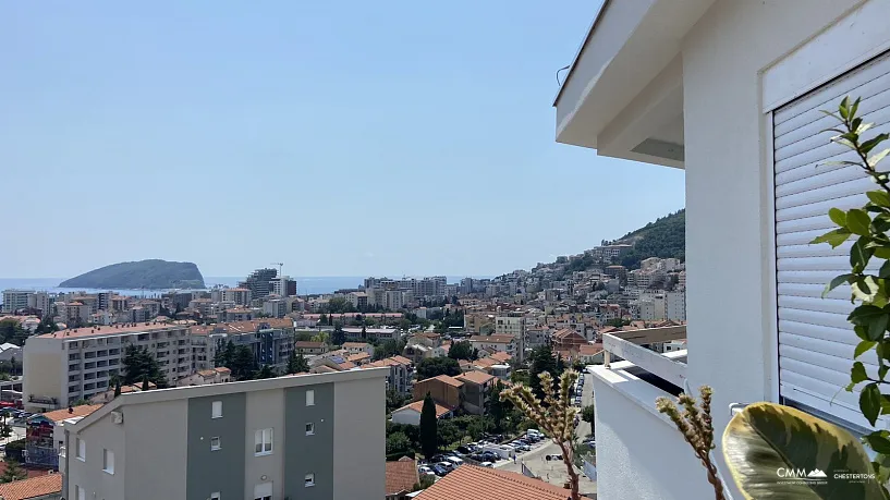 Apartment with two bedrooms and sea views in Budva