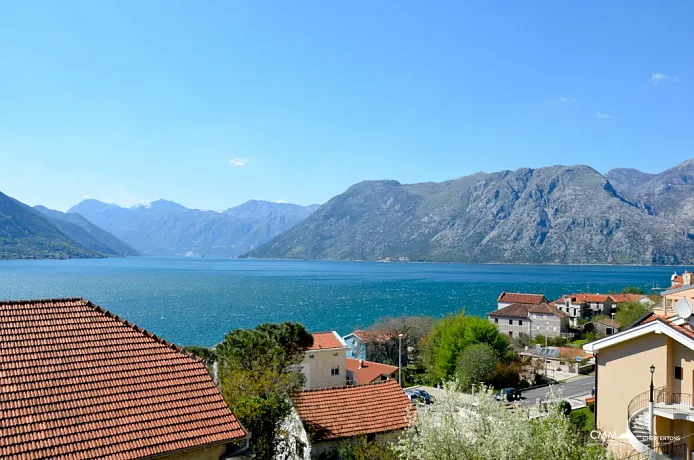 Apartments in six apartment house in Kotor