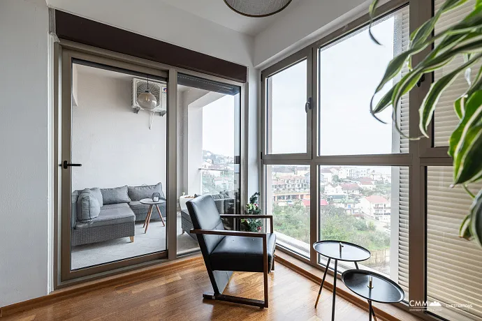 Spacious Apartment with Sea View in Tivat, Mažina Area