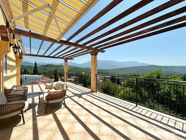 Mini-hotel with pool and spa near Lustica Bay