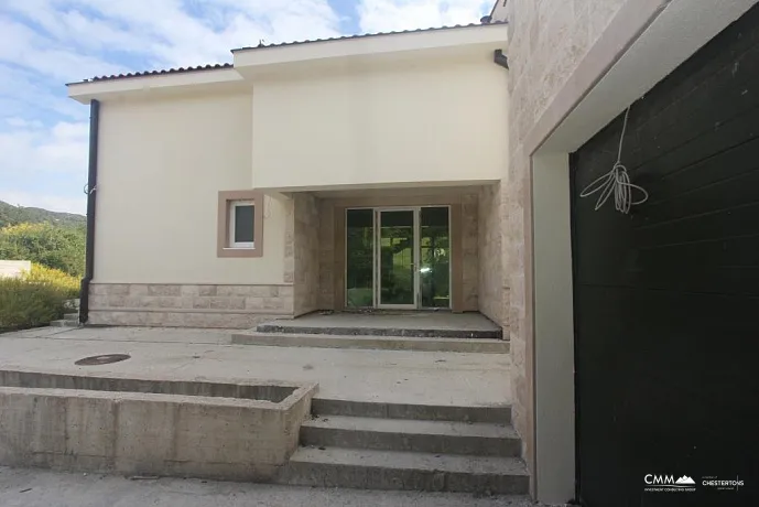 A house with sea and mountine view in Mojdez, Herceg Novi