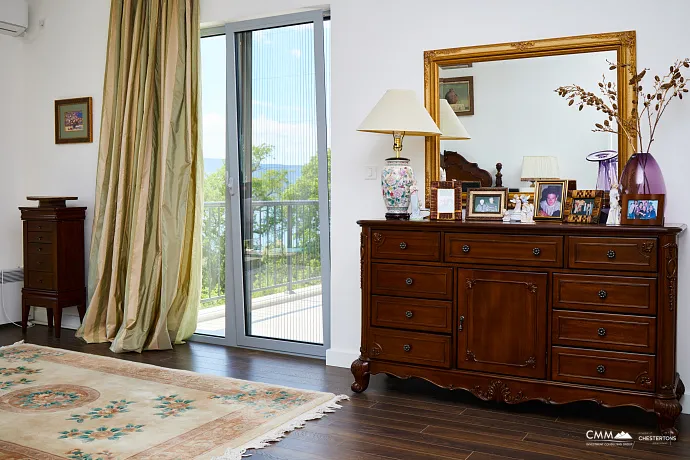 Spacious house in Kumbor with a total area of 335 m²