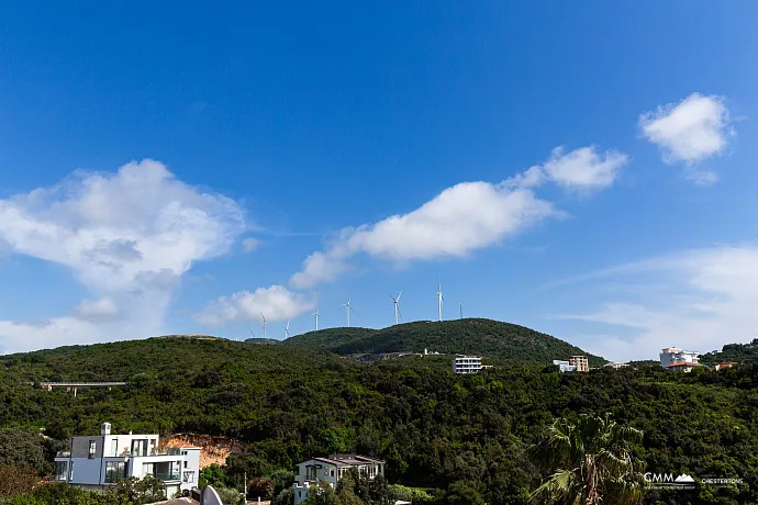 Spacious house in Utjeha with panoramic sea views