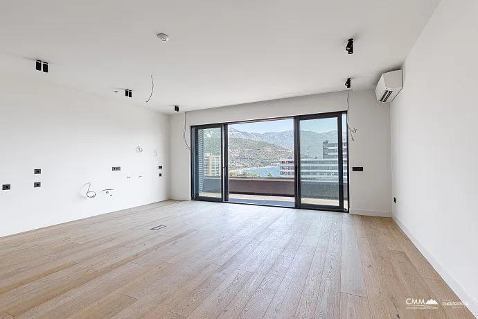 Three-bedroom apartment in Budva with a stunning view