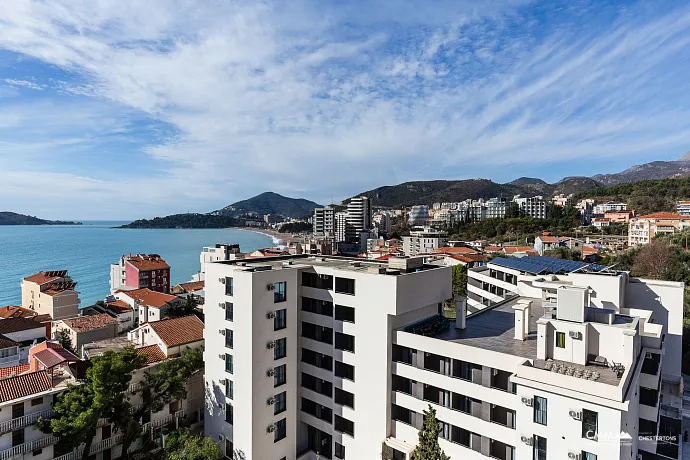 Penthouse in Rafailovici with sea view