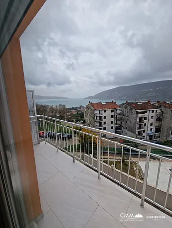 Three-bedroom duplex apartment in Igalo with sea view 