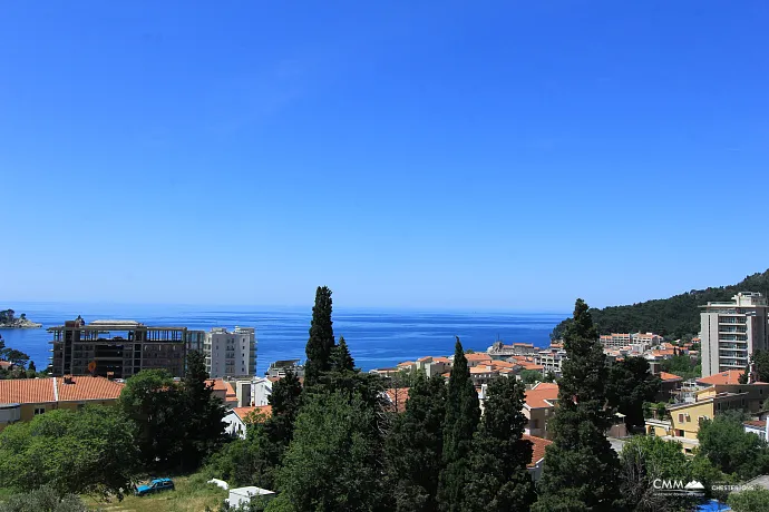 wo-Bedroom Apartment with Sea View