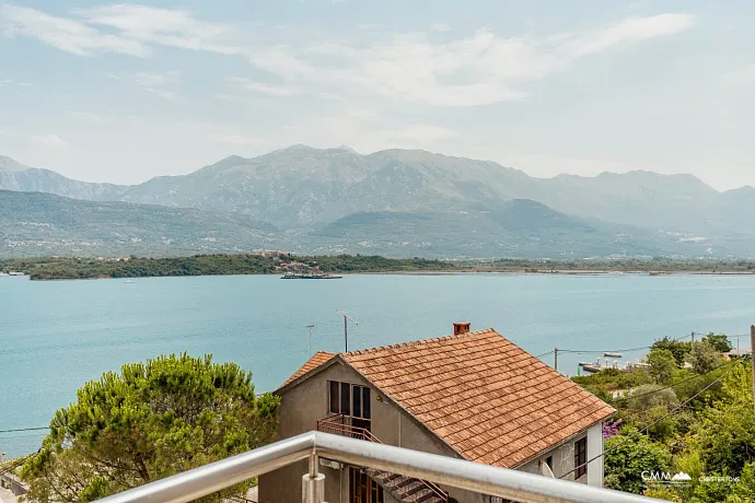 Two-Bedroom Apartment with Sea View, 60m from the Beach – Tivat