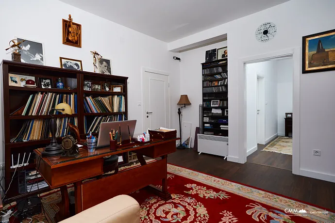 Spacious house in Kumbor with a total area of 335 m²