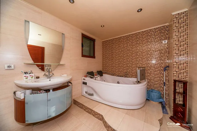 Five-room duplex in Bar near the sea