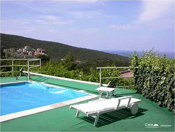 Three-storey house with pool in Lustica