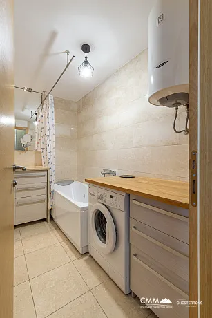 Modern, Comfortable, and Fully Equipped One-Bedroom Apartment Near the Beach