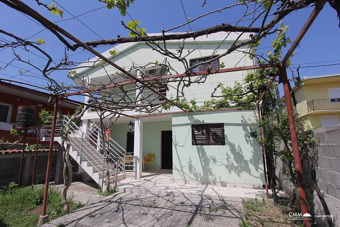 Two-storey house in Sutomore area