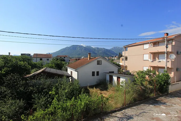 House in Bjelisi on two floors with a spacious yard