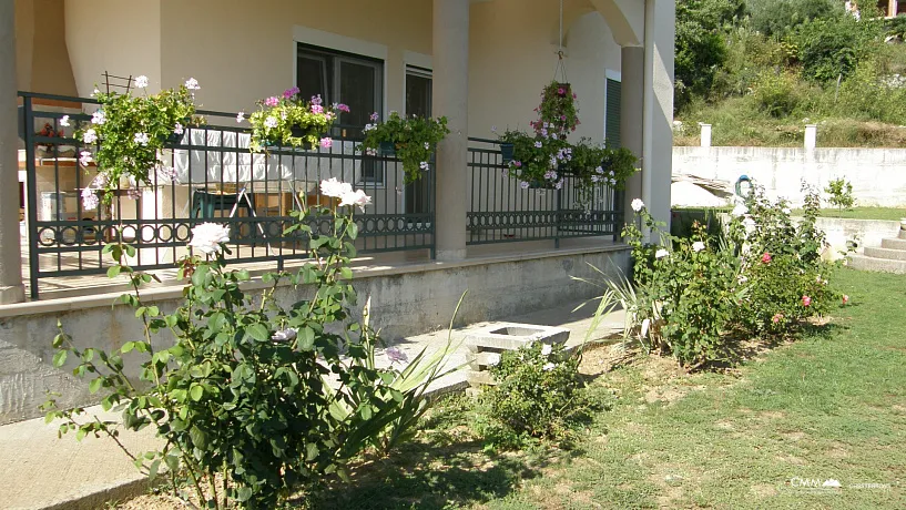 Three-story house in Kavac with a beautiful view of the sea