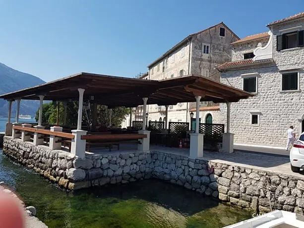 Two houses with restaurant on the front line