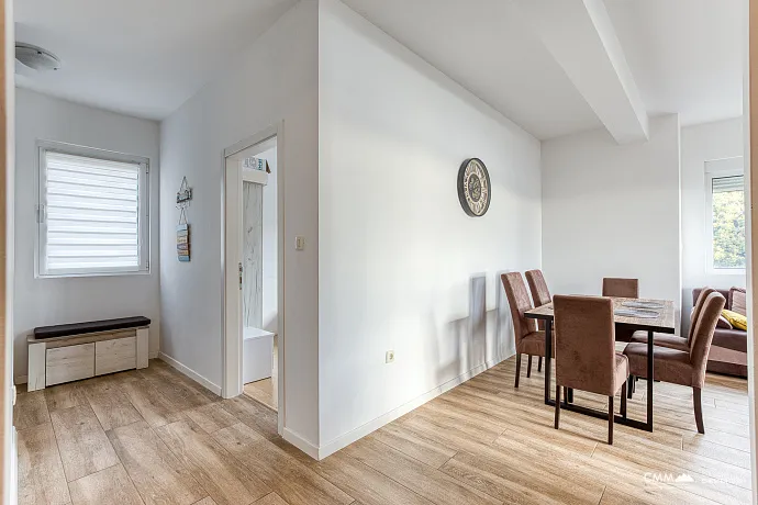 A bright and comfortable 65 m² apartment in Rafailovići