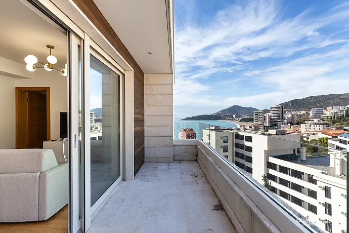 Penthouse in Rafailovici with sea view