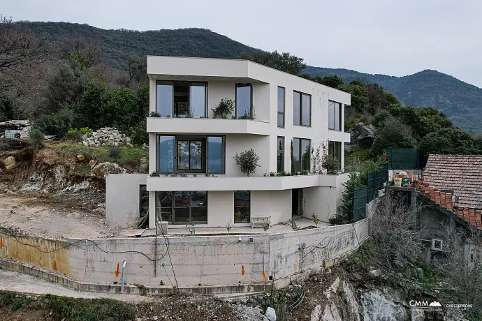 Luxury villa with panoramic views over Porto Montenegro