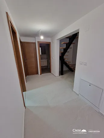 Three-bedroom duplex apartment in Igalo with sea view 