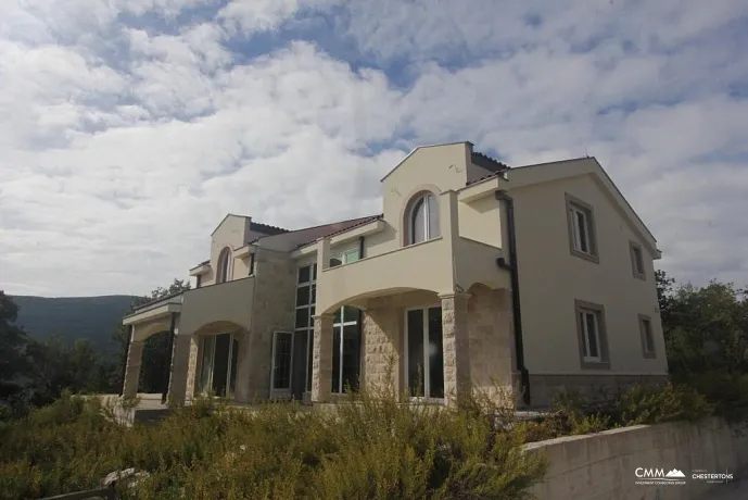 A house with sea and mountine view in Mojdez, Herceg Novi