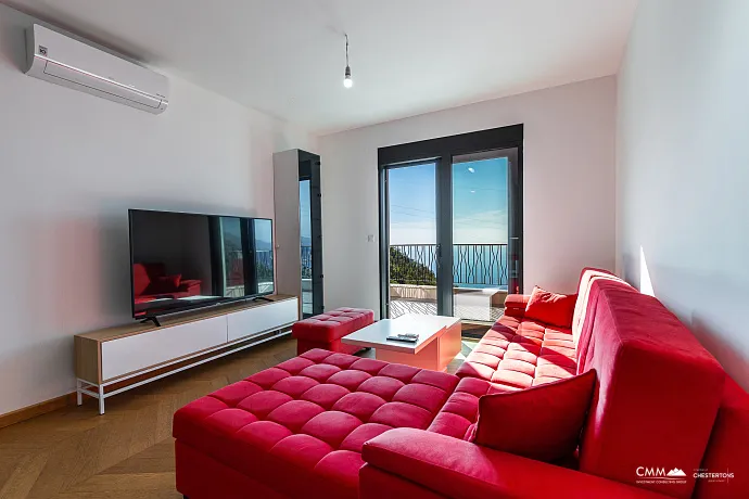 One bedroom apartment in a quiet location with sea views