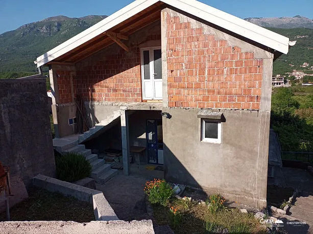 House under construction in Glavati