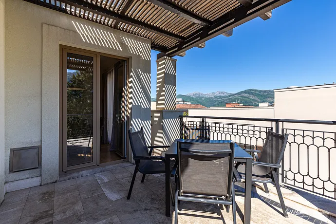 Luxurious One-Bedroom Apartment with Sea View in Porto Montenegro
