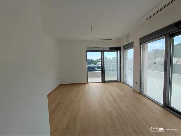 Penthouse in new building in Becici near the sea