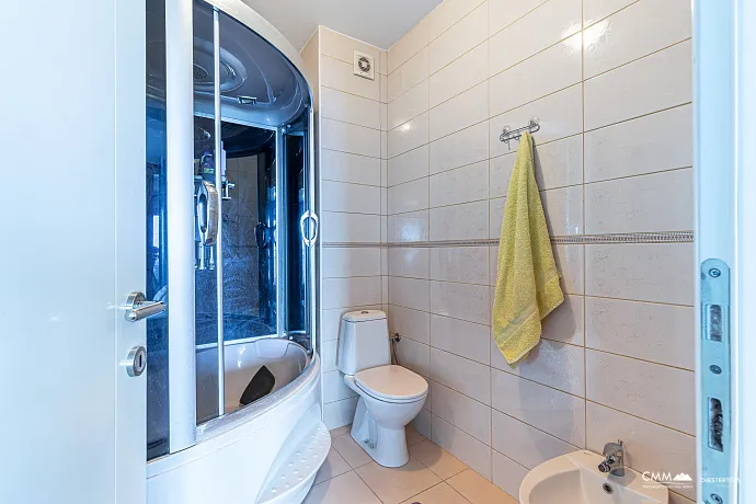 Three-Bedroom Apartment in Petrovac with Sea View