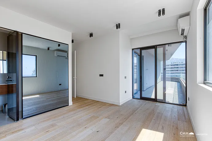 Three-bedroom apartment in Budva with a stunning view