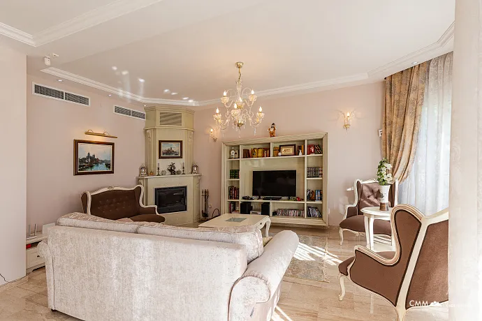 Elegance and serenity in a luxurious villa with natural views.