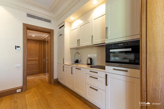 Luxurious One-Bedroom Apartment with Sea View in Porto Montenegro