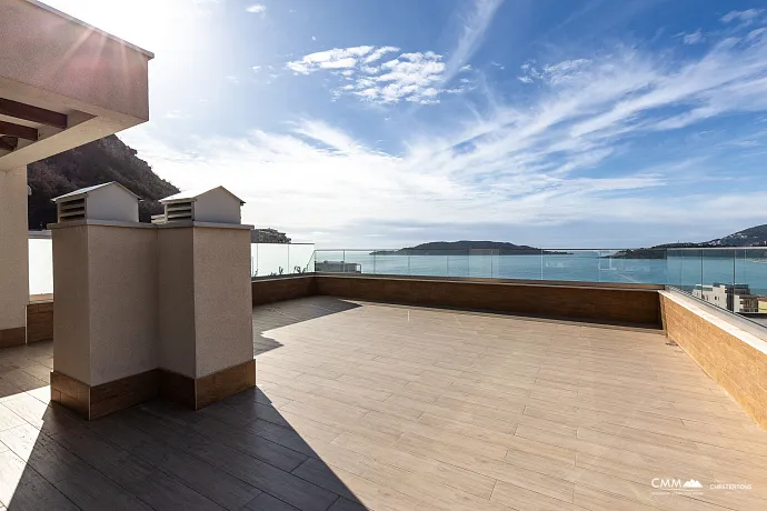 Penthouse in Rafailovici with sea view