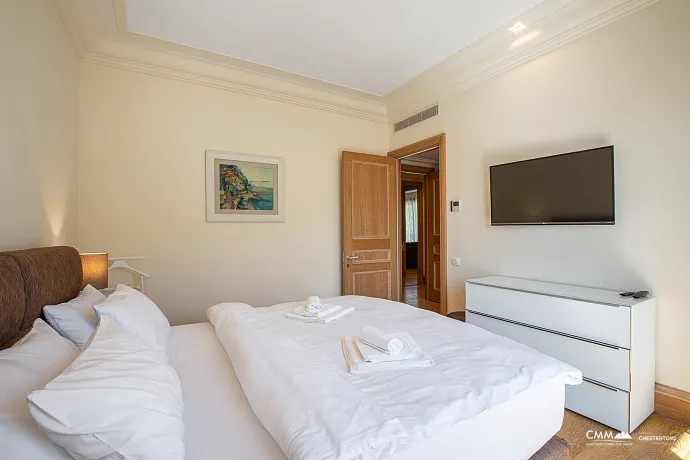 Luxurious One-Bedroom Apartment with Sea View in Porto Montenegro