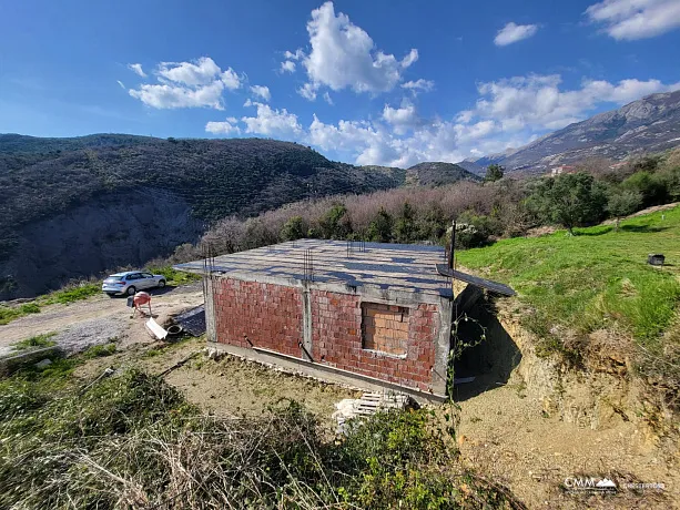 A plot with a house in Ivanovići, 905m²