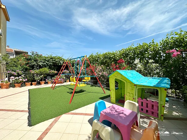 Mini-hotel with pool and spa near Lustica Bay