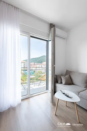 Sunny one-bedroom apartment of 42 m² in Budva, close to the sea.