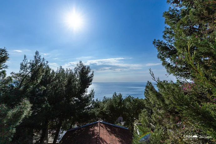 Three-storey family house in Susanj