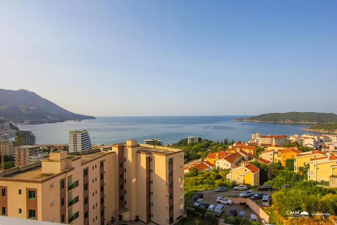 Penthouse in Becici with a panoramic sea view