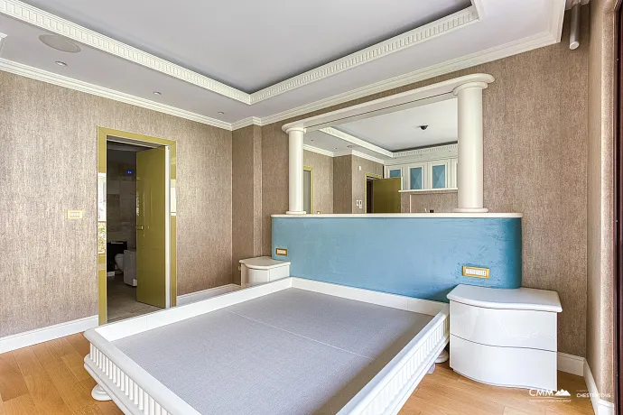 Luxurious One-Bedroom Apartment with Designer Interior