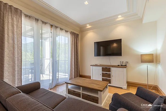 Luxurious One-Bedroom Apartment with Sea View in Porto Montenegro