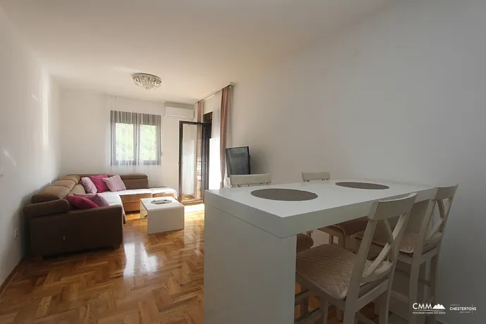 A bright apartment in Becici