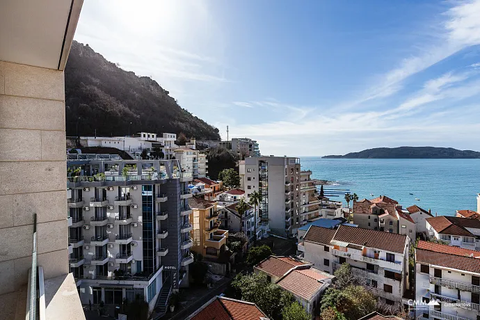 Penthouse in Rafailovici with sea view
