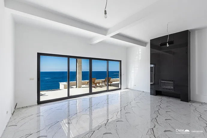 Exclusive Seafront Villa